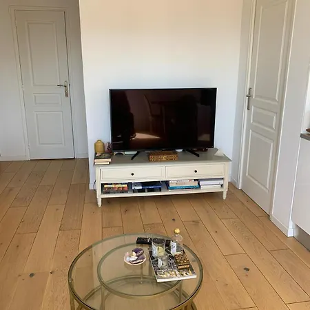Apartment Bright 50 M With Balcony *