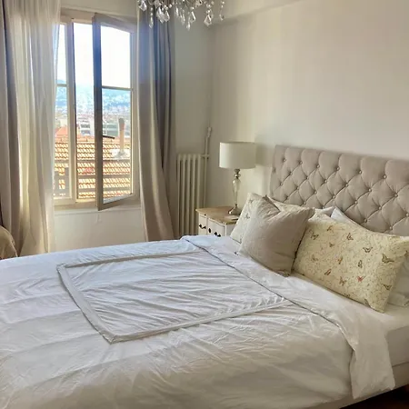 Bright 50 M With Balcony Apartment