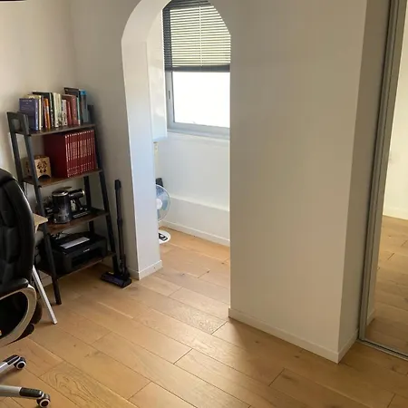 Bright 50 M With Balcony Apartment *